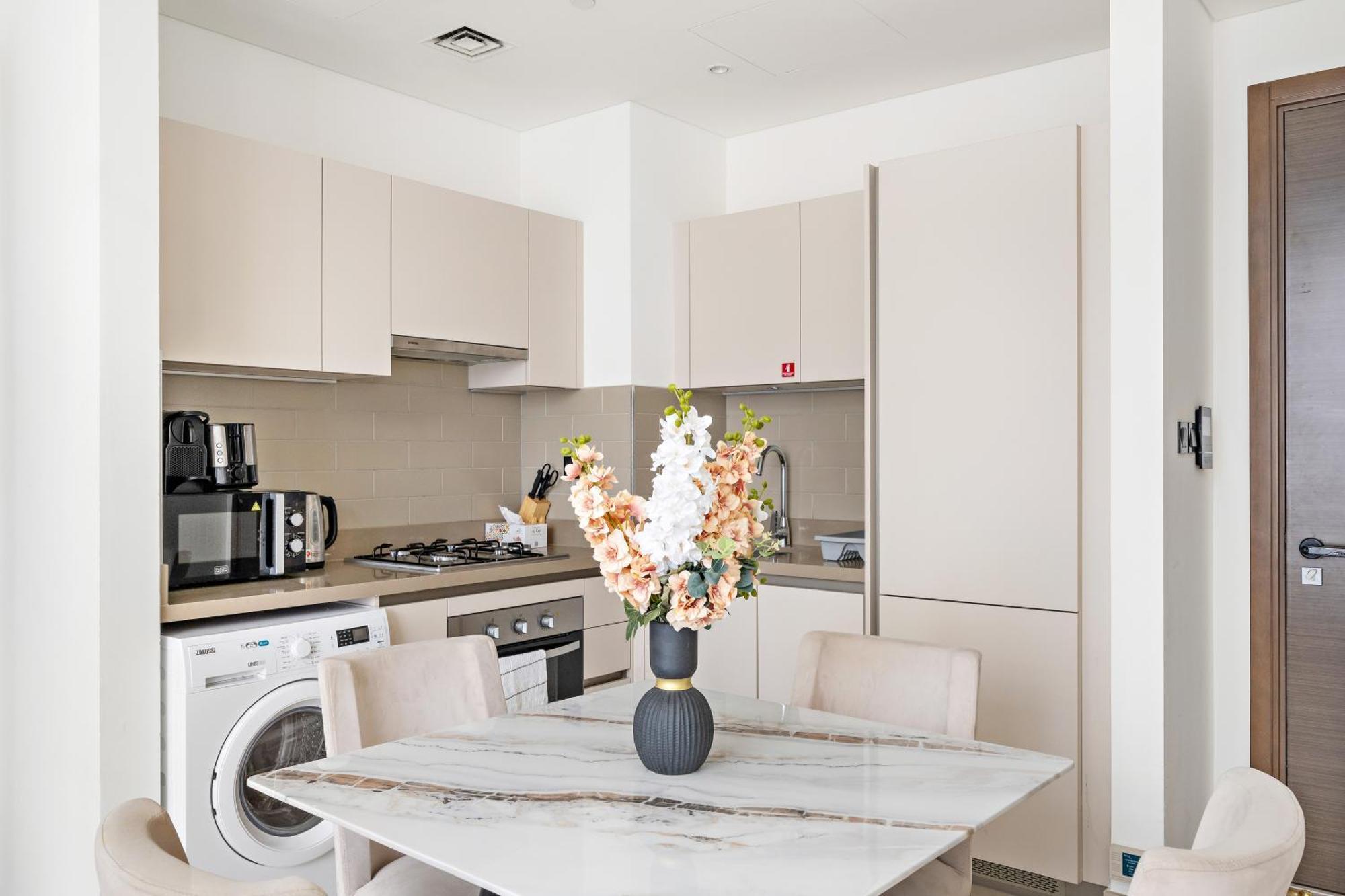 Beautiful 2 Bedroom Next To Business Bay - Sobha Creek Vista * دبي